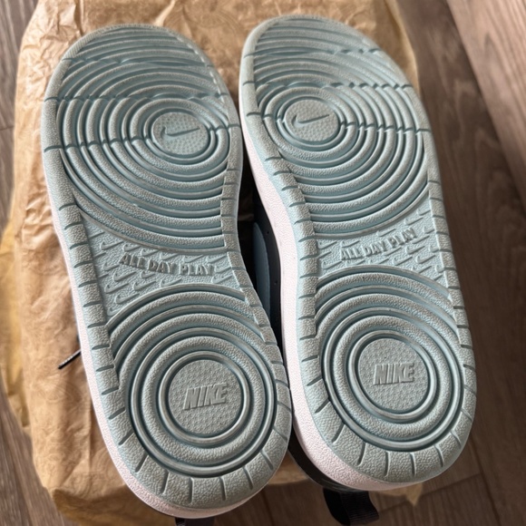 Nikes - Picture 4 of 7